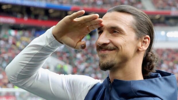 Zlatan Ibrahimovic is smiling and saluting the crowd during a football match, HD Desktop Wallpaper