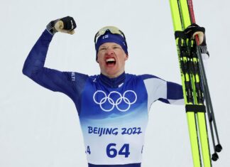Iivo Niskanen raises his fist in celebration after a ski race at Beijing 2022, 2K Desktop Wallpaper