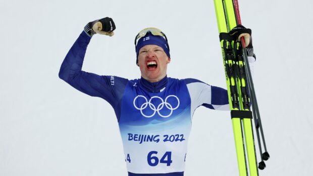 Iivo Niskanen raises his fist in celebration after a ski race at Beijing 2022, 2K Desktop Wallpaper
