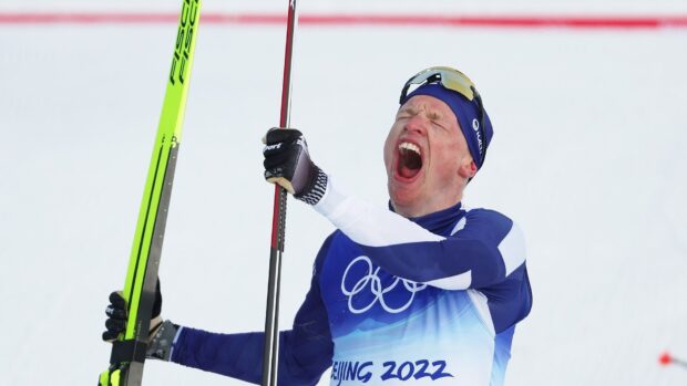 Iivo Niskanen shows intense emotion after winning at Beijing 2022 Olympics, HD Desktop Wallpaper