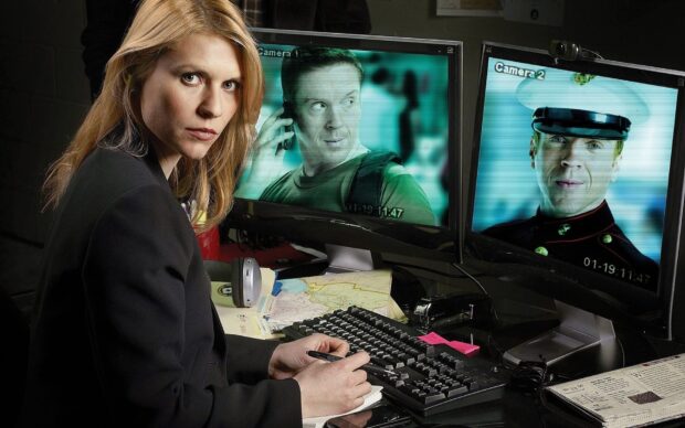 A woman is monitoring security footage carefully in a Homeland operation room, HD Desktop Wallpaper