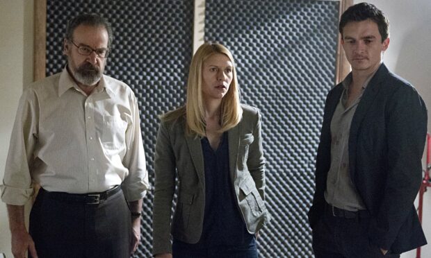 The Homeland Wallpapers cast appears serious in an office setting, HD Desktop Wallpaper