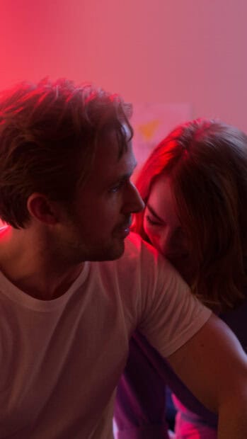 A tender scene featuring Ryan Gosling and Emma Stone from La La Land sharing a close moment, HD Mobile Wallpaper