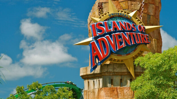 A bright sunny day at Islands of Adventure in Orlando showcasing the iconic sign, HD Desktop Wallpaper