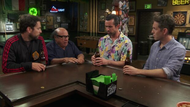 Four men talking at a bar in Its Always Sunny In Philadelphia tv series, HD Desktop Wallpaper