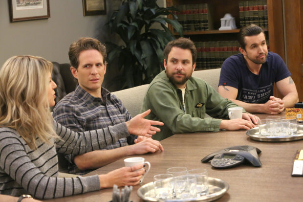 The group from Its Always Sunny In Philadelphia is having a serious conversation at a table, HD Desktop Wallpaper