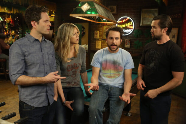 The cast of Its Always Sunny In Philadelphia is having a conversation in a bar, HD Desktop Wallpaper