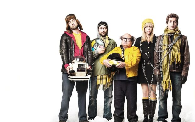 The Its Always Sunny In Philadelphia tv series cast stands together wearing winter clothes, HD Desktop Wallpaper