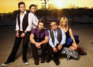 The Its Always Sunny In Philadelphia cast poses together on a rooftop at sunset, HD Desktop Wallpaper