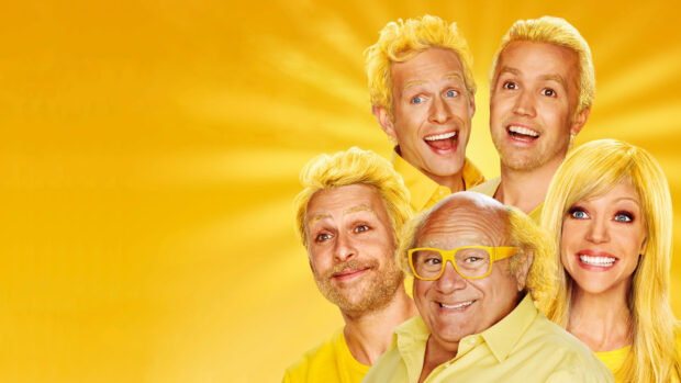 The cast of Its Always Sunny In Philadelphia smiles together on a yellow background, HD Desktop Wallpaper