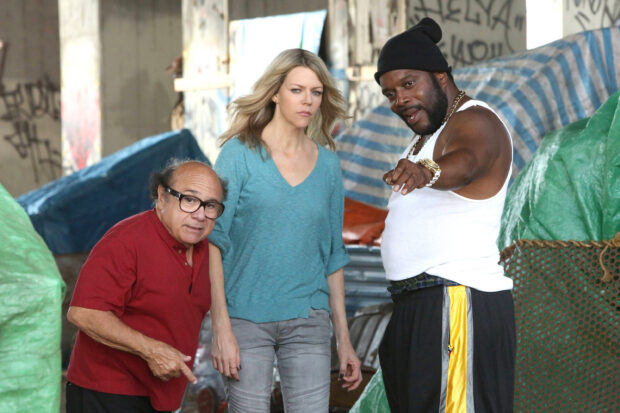 Three characters from Its Always Sunny In Philadelphia stand under a bridge, 2K Desktop Wallpaper
