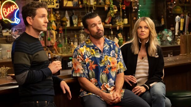 The main characters from Its Always Sunny In Philadelphia tv series sit together at the bar, HD Desktop Wallpaper
