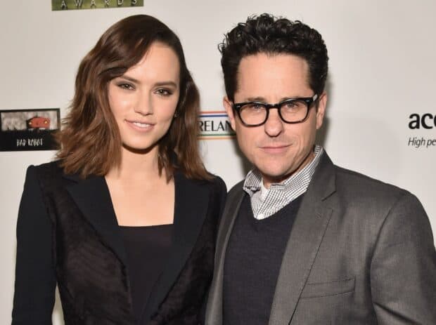 JJ Abrams is posing with an actress at an awards event, HD Desktop Wallpaper