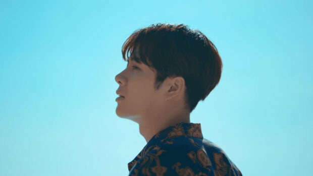 A side profile of Jackson Wang looking thoughtful against a clear blue sky, HD Desktop Wallpaper