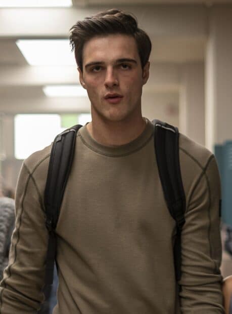 Jacob Elordi wears a brown long sleeve shirt and backpack indoors, HD Desktop Wallpaper