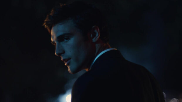 Jacob Elordi wallpapers show the actor looking sideways in a moody lighting, HD Desktop Wallpaper