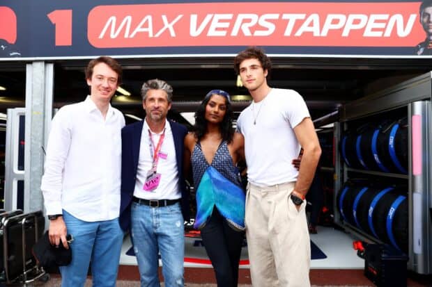 Jacob Elordi stands with three friends posing in front of a race garage, HD Desktop Wallpaper