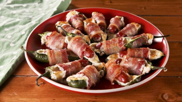 A plate of jalapeno snacks wrapped with bacon and cheese is served on a wooden table, HD Desktop Wallpaper