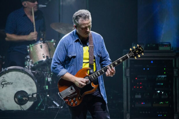Jason Isbell playing electric guitar on stage during a concert, HD Desktop Wallpaper