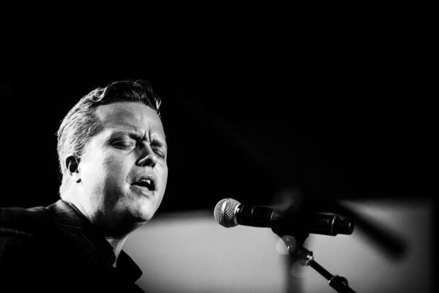 Jason Isbell wallpapers capture the intensity of his live performance, HD Desktop Wallpaper