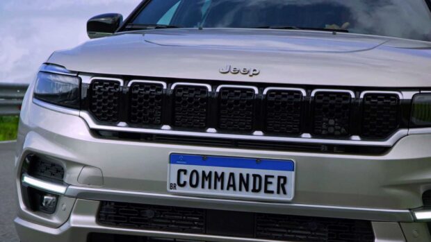 The front grille of a Jeep Commander is shown in this image emphasizing its design details, HD Desktop Wallpaper