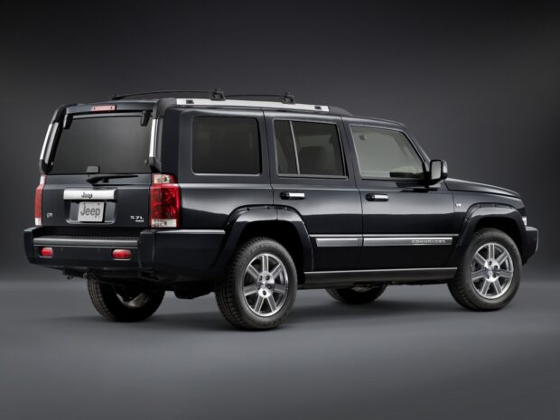 A black Jeep Commander SUV is shown from the side with a dark grey background, HD Desktop Wallpaper