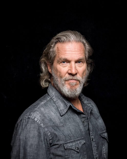 A close up portrait of Jeffrey Bridges with grey hair and beard wearing a denim shirt, HD Mobile Wallpaper