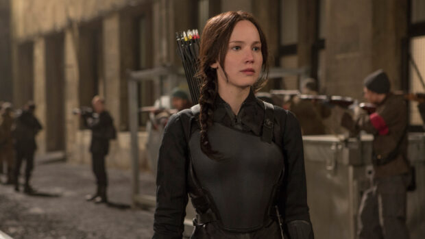 Jennifer Lawrence in combat gear focused in The Hunger Games setting, 4K Desktop Wallpaper