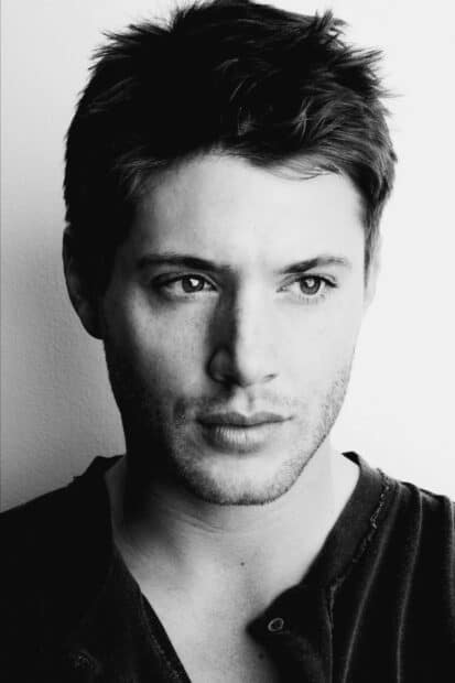 Jensen Ackles gazes thoughtfully in a black and white close up portrait, 2K Desktop Wallpaper