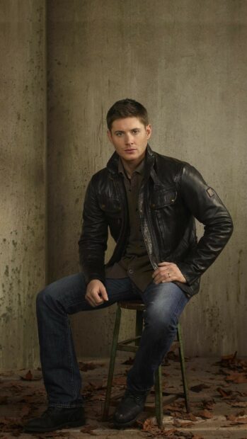 Jensen Ackles is sitting on a stool wearing a black leather jacket and jeans, HD Phone Wallpaper
