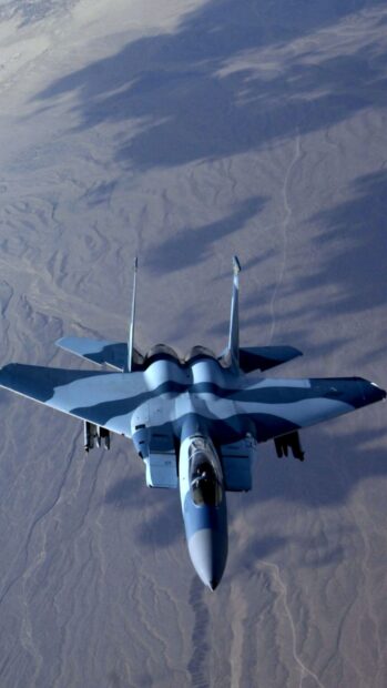A jet fighter is soaring above a sandy desert landscape in flight, HD Phone Wallpaper