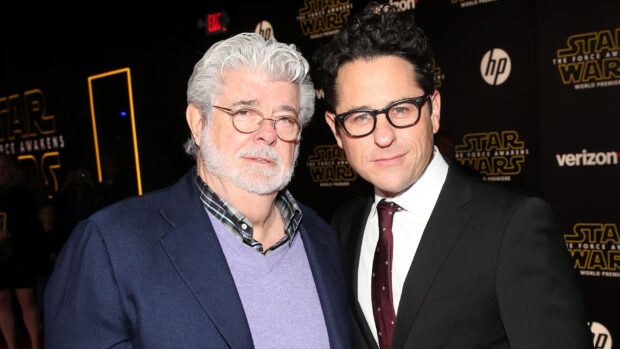 Jj Abrams and George Lucas posing together at the Star Wars premiere event, 2K Desktop Wallpaper