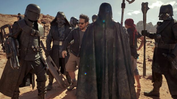 Jj Abrams is directing a scene with actors in armor on a desert set, HD Desktop Wallpaper