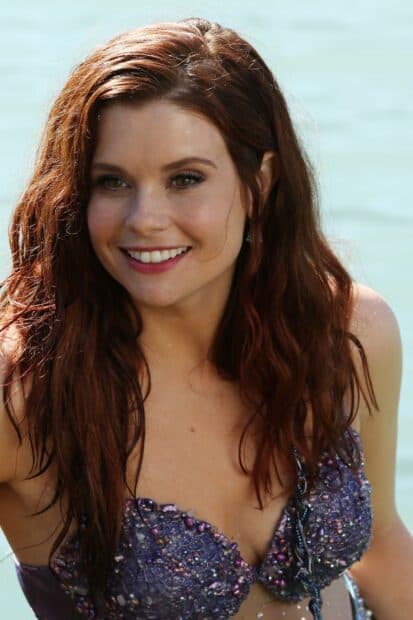 Joanna Garcia Swisher smiles with wet hair standing in water, HD Mobile Wallpaper