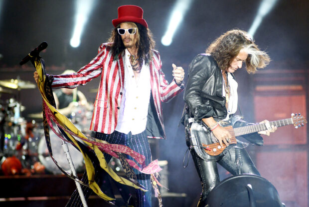 Joe Perry Wallpapers show the energy of a rock concert, 2K Desktop Wallpaper