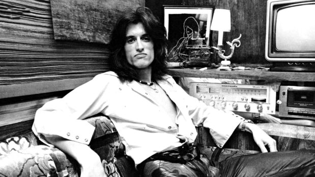 Joe Perry is sitting on a couch in a retro room with classic electronics and art, HD Desktop Wallpaper