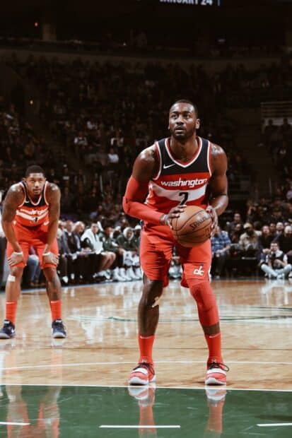 John Wall prepares to shoot a free throw during the game, HD Mobile Wallpaper