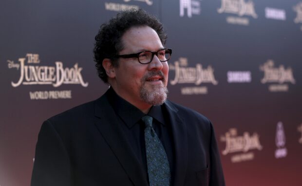 Jon Favreau is posing on a red carpet event at The Jungle Book premiere, 2K Desktop Wallpaper