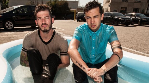 Josh Dun and Tyler Joseph sitting in a small pool outdoors on a sunny day, HD Desktop Wallpaper