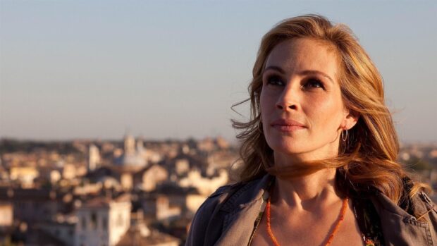 Julia Roberts looks thoughtfully into the distance with a cityscape behind her, HD Desktop Wallpaper
