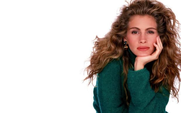 Julia Roberts is wearing a green sweater and resting her face on her hand, HD Desktop Wallpaper