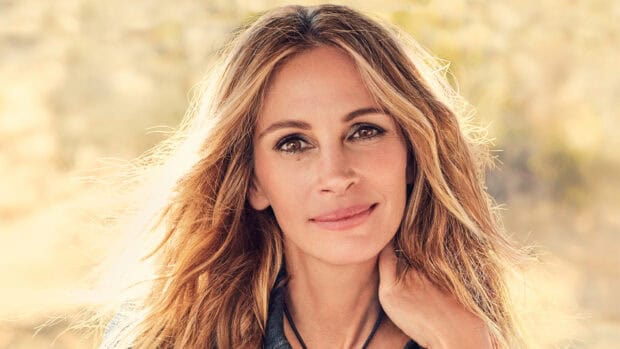 Julia Roberts looks calm and gentle with natural hair flow, HD Desktop Wallpaper