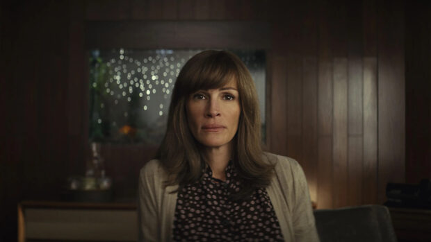 Julia Roberts looks thoughtful in a cozy room with dim lighting, 2K Desktop Wallpaper
