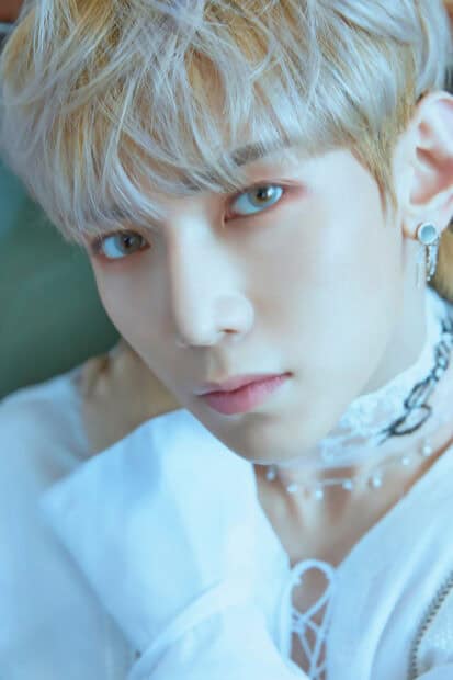 A close up portrait of Kang Yeo Sang with striking eyes and blonde hair, HD Mobile Wallpaper