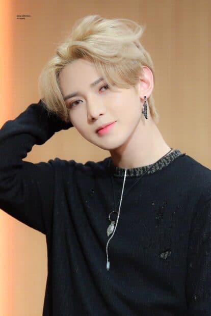 Kang Yeo Sang Wallpapers showing a young man with blonde hair and black sweater, HD Phone Wallpaper