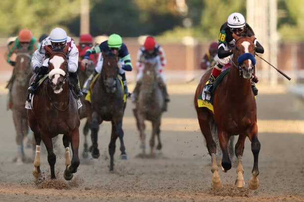 Jockeys compete in a Kentucky Derby horse race on a dirt track, 2K Desktop Wallpaper