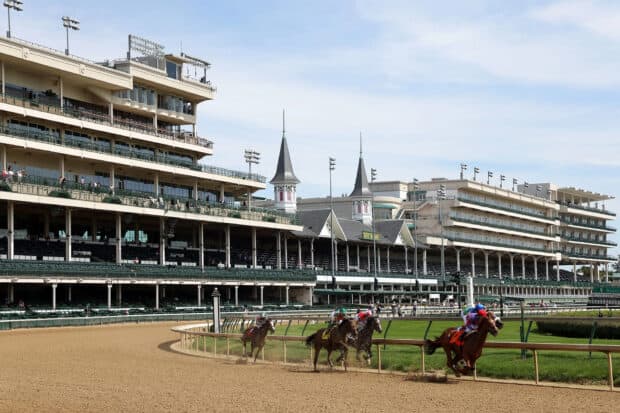 Horses racing at the Kentucky Derby with grandstands in the background, HD Desktop Wallpaper