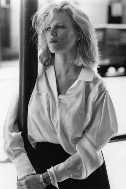 Kim Basinger wallpapers showing her thoughtful expression leaning on a pole, HD iPhone Wallpaper