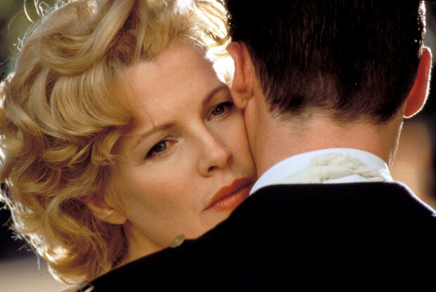 Kim Basinger looks thoughtful while embracing a man from behind, 2K Desktop Wallpaper
