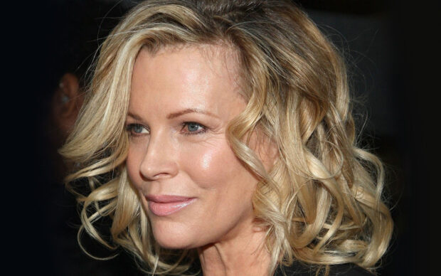Kim Basinger shows a calm expression with curled blonde hair, 2K Desktop Wallpaper